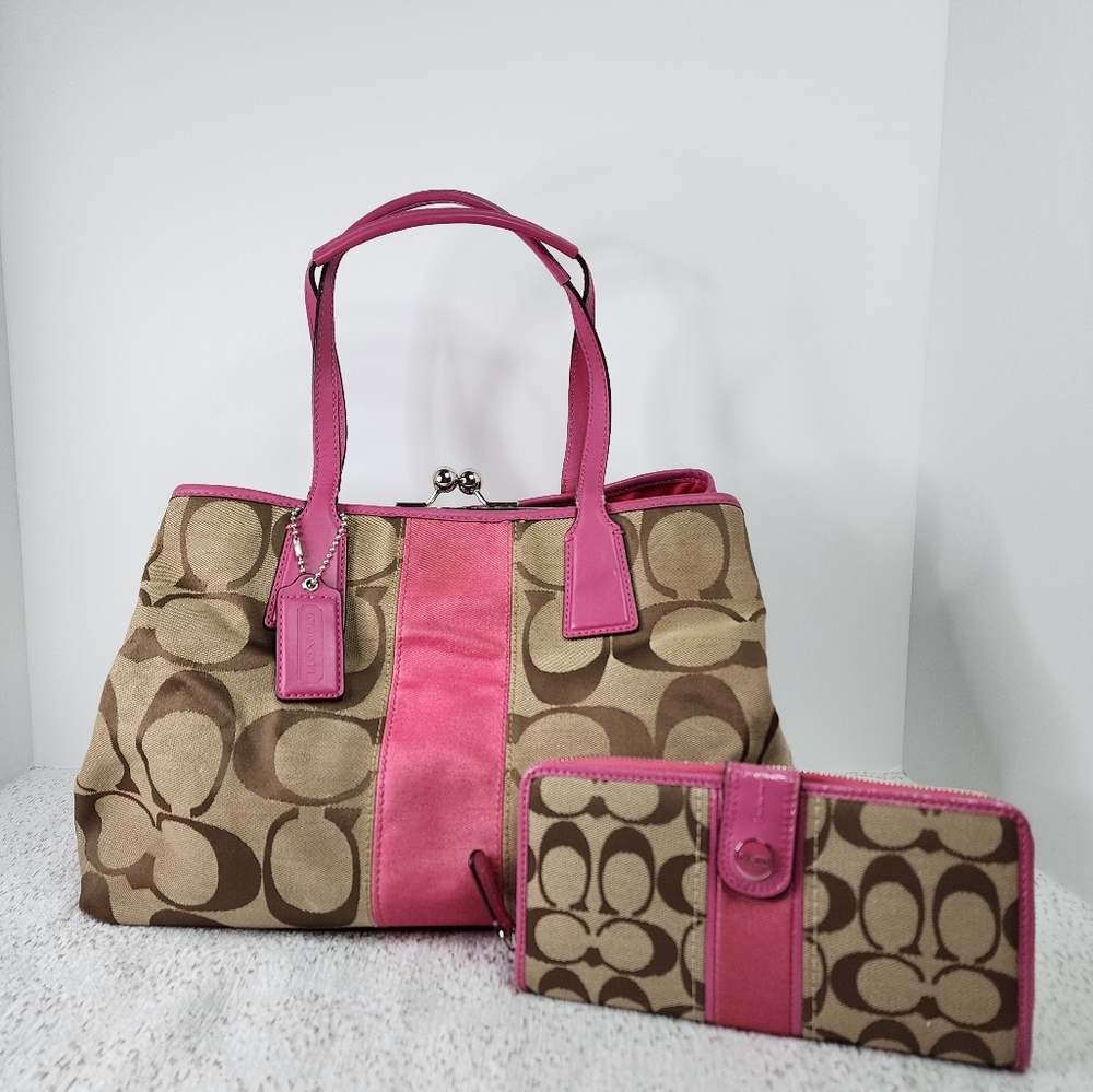 COACH Jacquard Pink Kisslock Shoulder Bag/Purse with Wallet